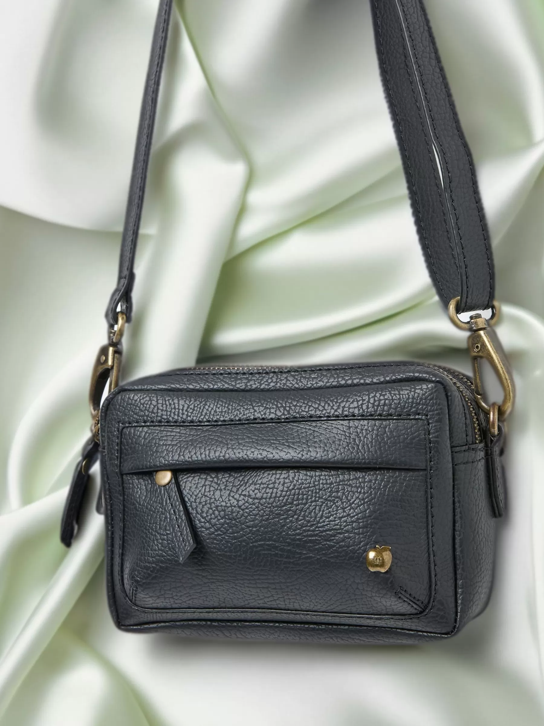 Braeburn Crossbody Bag*FatFace Clearance